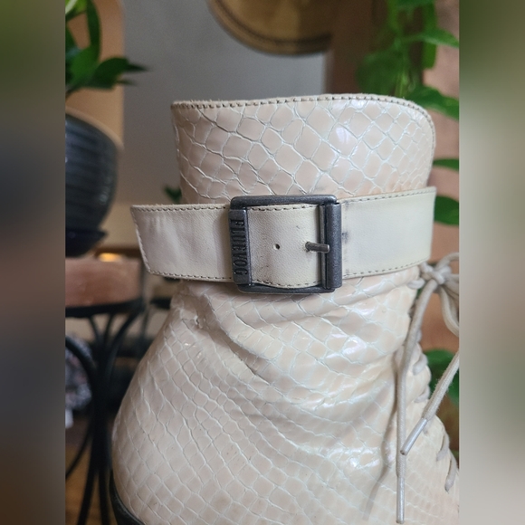 John Fluevog Cubist Cupcake Limited Edition White Snake W 7.5 - Picture 2 of 10